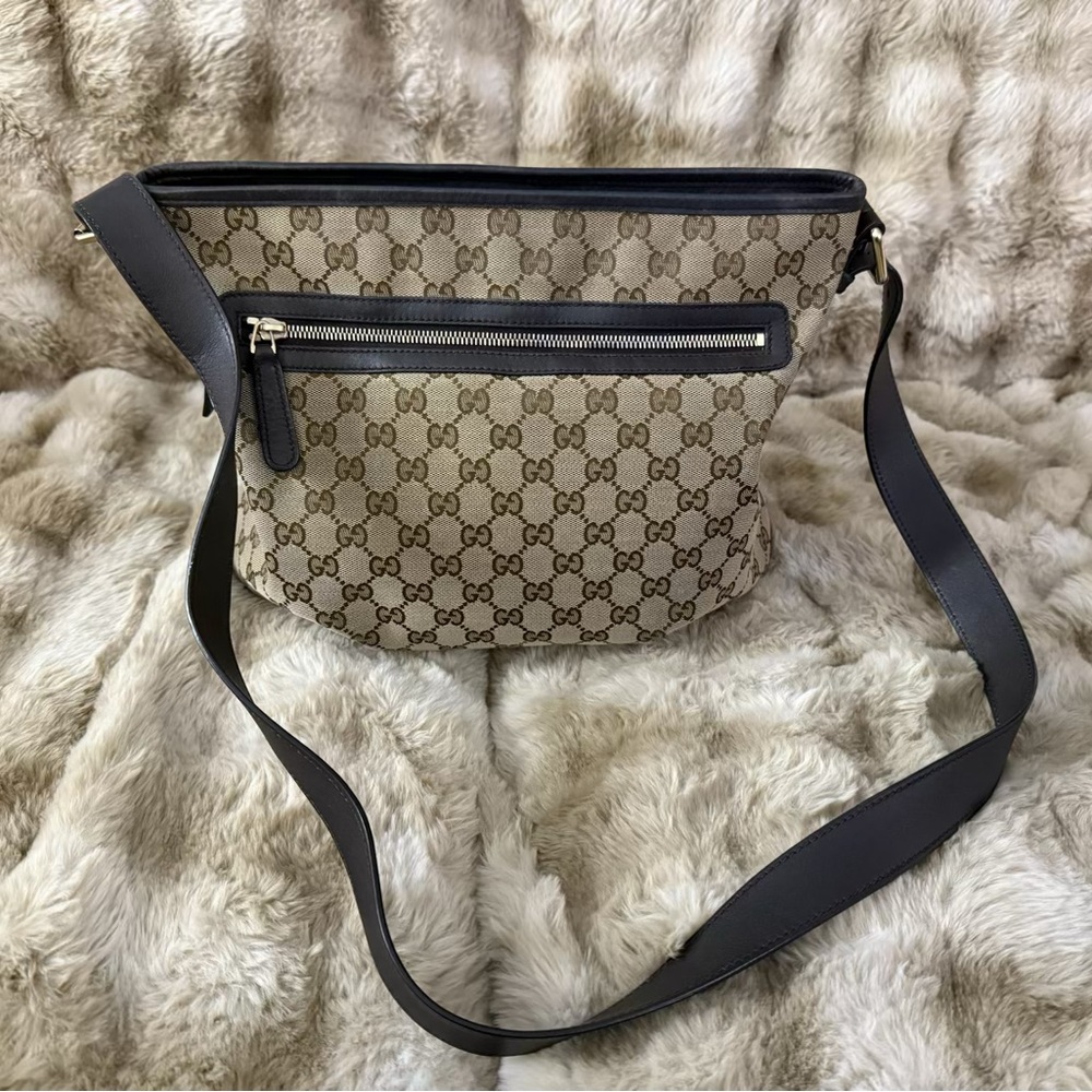Gucci GG Supreme Canvas Crossbody Messenger Bag – Brown Monogram – authentic
